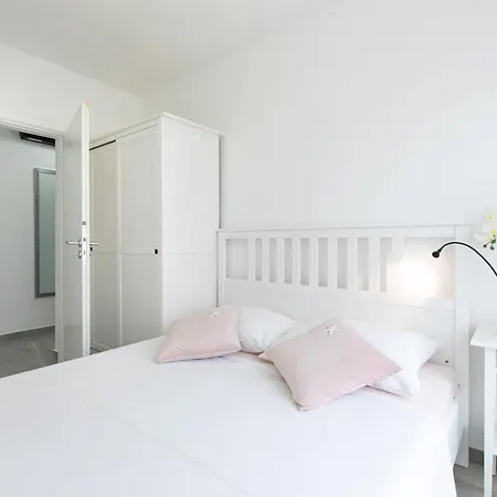 Brand New Viktorija Just 250m From The Beach!