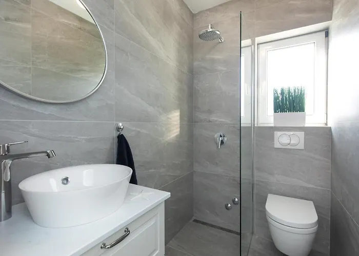 Brand New Viktorija Just 250m From The Beach!