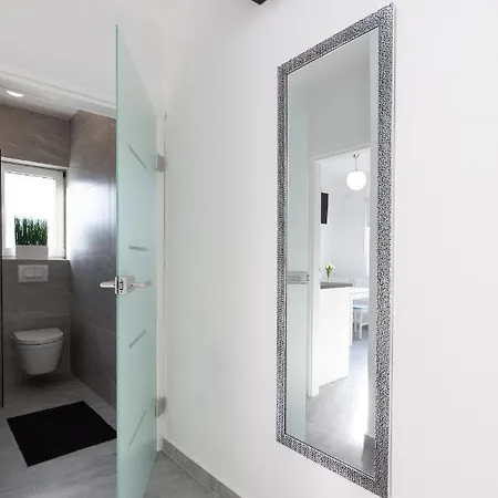 Brand New Viktorija Just 250m From The Beach!