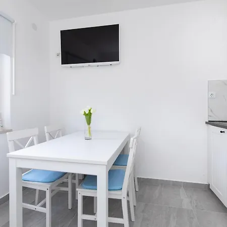 Brand New Viktorija Just 250m From The Beach! דירה *