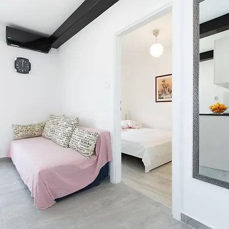 Brand New Viktorija Just 250m From The Beach! קרק