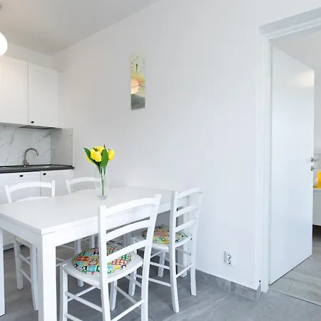 Brand New Viktorija Just 250m From The Beach! דירה