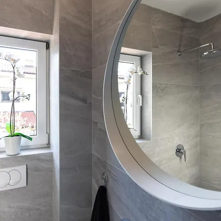 Brand New Viktorija Just 250m From The Beach! דירה