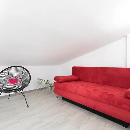 Brand New Viktorija Just 250m From The Beach! *
