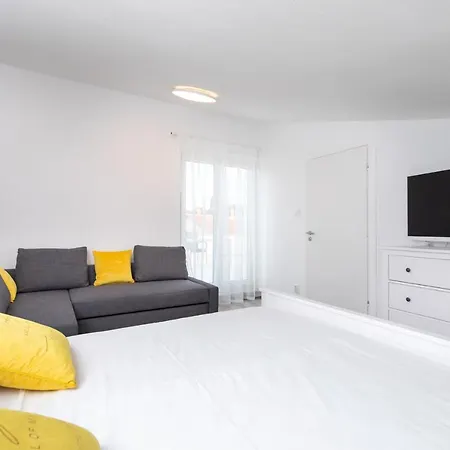 Διαμέρισμα Brand New Viktorija Just 250m From The Beach! *