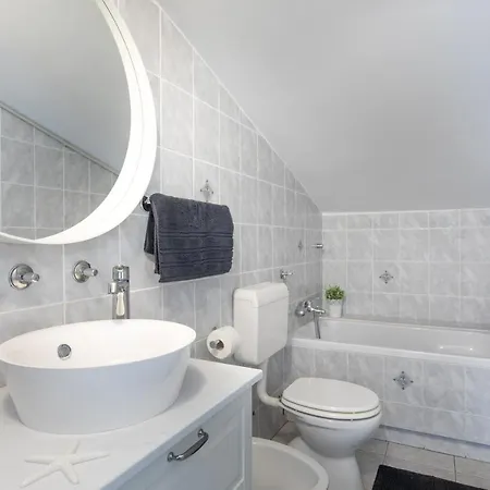 Διαμέρισμα Brand New Viktorija Just 250m From The Beach! *