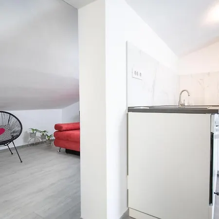 Brand New Viktorija Just 250m From The Beach! *