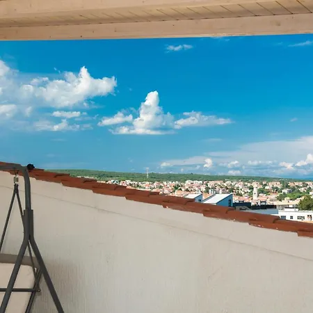 Brand New Viktorija Just 250m From The Beach!
