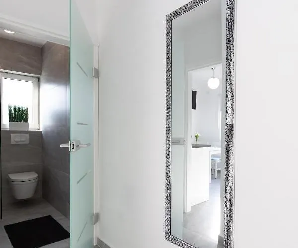Brand New Viktorija Just 250m From The Beach!