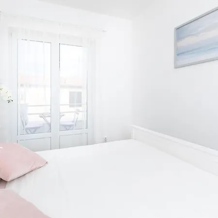 Brand New Viktorija Just 250m From The Beach!