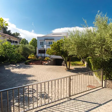 Apartmán Brand New Viktorija Just 250m From The Beach!