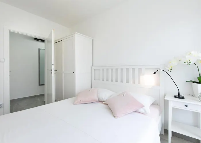 Brand New Viktorija Just 250m From The Beach!