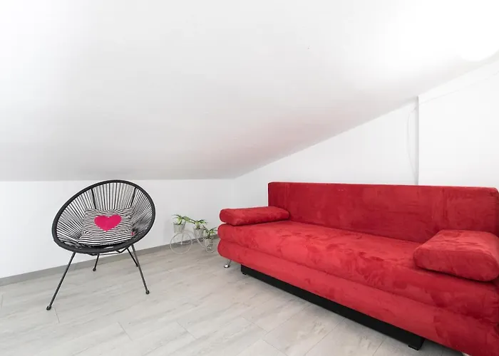 Brand New Viktorija Just 250m From The Beach! *