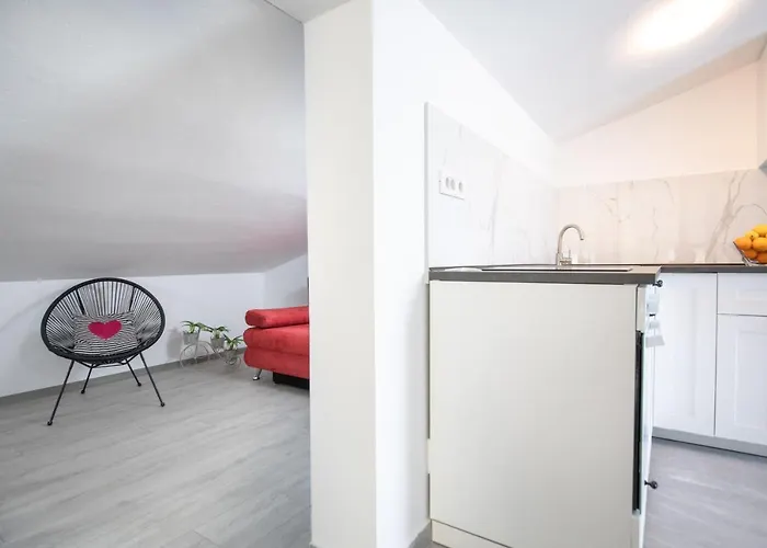 Brand New Viktorija Just 250m From The Beach! *