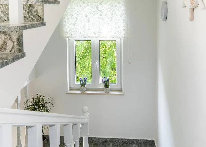 Brand New Viktorija Just 250m From The Beach!