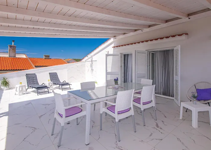 Brand New Viktorija Just 250m From The Beach!